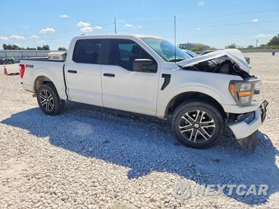 Czwarte zdjęcie samochodu z boku: 2023 FORD F150 SUPERCREW VIN:1FTEW1EP4PKF68914 - miniatura