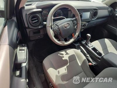 Zdjęcie 8 z 12 samochodu: 2018 TOYOTA TACOMA SR VIN:5TFRX5GN4JX103853 - miniatura