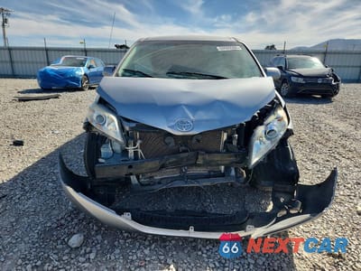 Piąte zdjęcie samochodu w środku: 2012 TOYOTA SIENNA LE 8-PASSENGER VIN:5TDKA3DC1CS015121 - miniatura