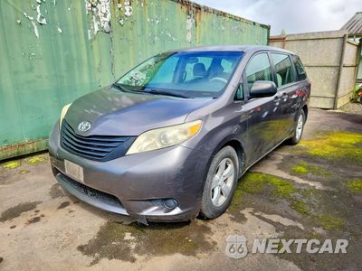 2011 TOYOTA SIENNA BASE 7-PASSENGER 5TDZK3DCXBS040755 - główne zdjęcie licytacji z USA - miniatura