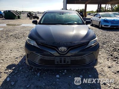 Piąte zdjęcie samochodu w środku: 2019 TOYOTA CAMRY LE VIN:4T1B11HK6KU700405 - miniatura