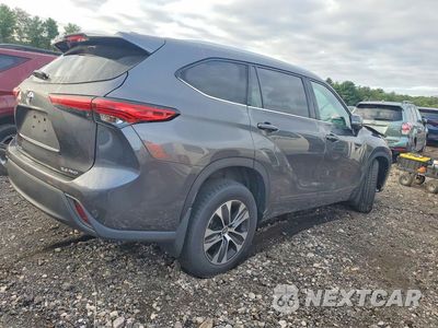 Trzecie zdjęcie samochodu z tyłu: 2022 TOYOTA HIGHLANDER XLE VIN:5TDGZRBH7NS240002 - miniatura