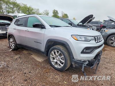 Czwarte zdjęcie samochodu z boku: 2024 JEEP COMPASS LATITUDE LUX VIN:3C4NJDFN9RT107173 - miniatura