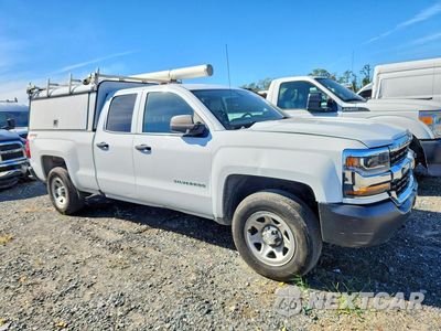 Czwarte zdjęcie samochodu z boku: 2018 CHEVROLET SILVERADO K1500 VIN:1GCVKNEC0JZ355750 - miniatura