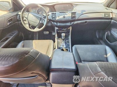 Zdjęcie 8 z 13 samochodu: 2017 HONDA ACCORD SPORT VIN:1HGCR2F59HA032941 - miniatura