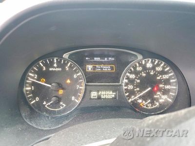 Zdjęcie 9 z 13 samochodu: 2015 NISSAN PATHFINDER SV VIN:5N1AR2MMXFC653702 - miniatura