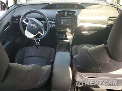 Zdjęcie 8 z 13 samochodu: 2018 TOYOTA PRIUS TWO VIN:JTDKBRFUXJ3603894 - miniatura