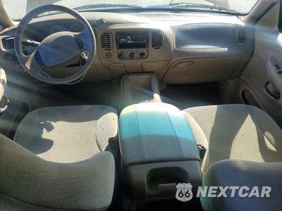 Zdjęcie 8 z 13 samochodu: 2001 FORD EXPEDITION XLT VIN:1FMRU15W11LA51937 - miniatura