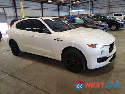 Czwarte zdjęcie samochodu z boku: 2022 MASERATI LEVANTE BASE VIN:ZN661XUA4NX383747 - miniatura