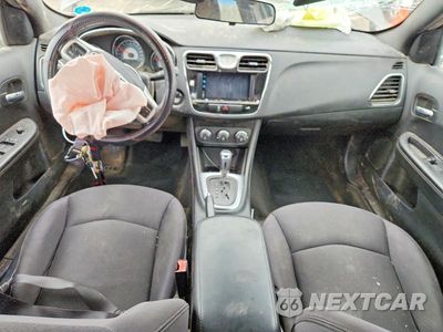 Zdjęcie 8 z 12 samochodu: 2013 CHRYSLER 200 TOURING VIN:1C3CCBBG3DN660105 - miniatura