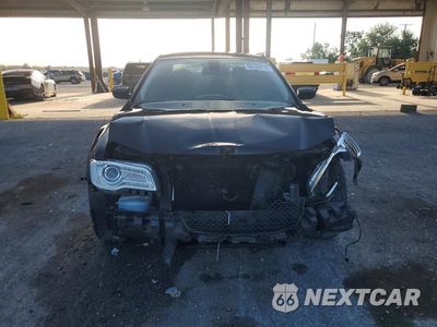 Piąte zdjęcie samochodu w środku: 2018 CHRYSLER 300 TOURING VIN:2C3CCAAG8JH313949 - miniatura