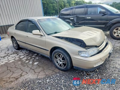 Czwarte zdjęcie samochodu z boku: 1995 HONDA ACCORD LX VIN:1HGCD5632SA158094 - miniatura