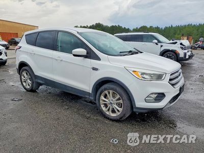Czwarte zdjęcie samochodu z boku: 2017 FORD ESCAPE SE VIN:1FMCU9GD9HUC85148 - miniatura