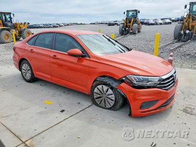 Czwarte zdjęcie samochodu z boku: 2019 VOLKSWAGEN JETTA S VIN:3VWC57BU9KM027508 - miniatura