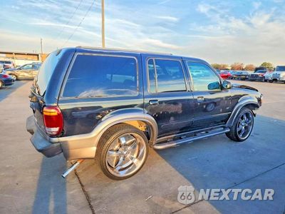 Trzecie zdjęcie samochodu z tyłu: 2000 FORD EXPLORER XLT VIN:1FMZU63E0YZA92042 - miniatura