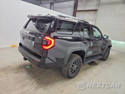 Trzecie zdjęcie samochodu z tyłu: 2026 TOYOTA 4RUNNER SR5 VIN:JTEVA5BR1T5124695 - miniatura