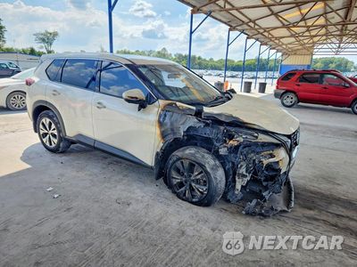 Czwarte zdjęcie samochodu z boku: 2021 NISSAN ROGUE SV VIN:JN8AT3BAXMW011761 - miniatura