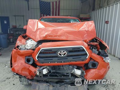 Piąte zdjęcie samochodu w środku: 2017 TOYOTA TACOMA SR5 V6 VIN:5TFCZ5AN7HX121900 - miniatura