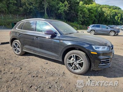 Czwarte zdjęcie samochodu z boku: 2020 AUDI Q5 E PREMIUM PLUS VIN:WA1E2AFY9L2064382 - miniatura