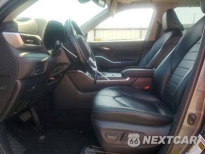 Zdjęcie 7 z 13 samochodu: 2021 TOYOTA HIGHLANDER XLE VIN:5TDGZRAH7MS520714 - miniatura