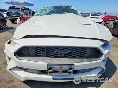 Piąte zdjęcie samochodu w środku: 2022 FORD MUSTANG VIN:1FA6P8TH6N5120486 - miniatura