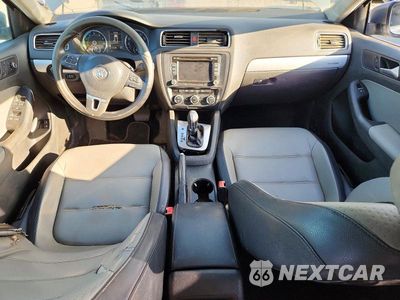 Zdjęcie 8 z 12 samochodu: 2013 VOLKSWAGEN JETTA HYBRID VIN:3VW637AJ0DM263526 - miniatura