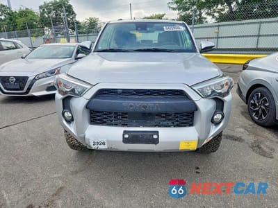 Piąte zdjęcie samochodu w środku: 2020 TOYOTA 4RUNNER SR5 PREMIUM VIN:JTEBU5JR6L5760119 - miniatura
