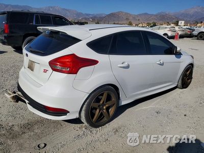 Trzecie zdjęcie samochodu z tyłu: 2016 FORD FOCUS ST VIN:1FADP3L96GL405688 - miniatura