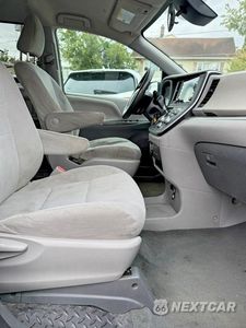 Piąte zdjęcie samochodu w środku: 2020 TOYOTA SIENNA L VIN:5TDZZ3DCXLS043488 - miniatura
