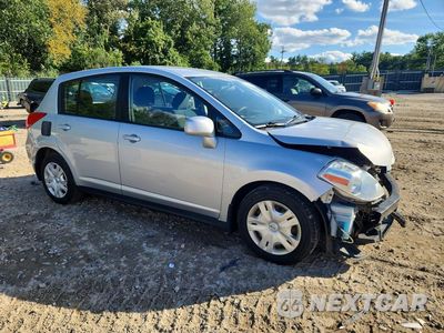 Czwarte zdjęcie samochodu z boku: 2011 NISSAN VERSA 1.8 S VIN:3N1BC1CP5BL507774 - miniatura