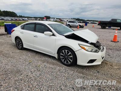 Czwarte zdjęcie samochodu z boku: 2017 NISSAN ALTIMA 2.5 SV VIN:1N4AL3AP8HC126907 - miniatura