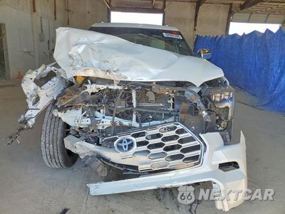 Piąte zdjęcie samochodu w środku: 2024 TOYOTA SEQUOIA CAPSTONE VIN:7SVAAABA9RX022702 - miniatura
