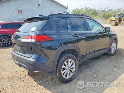 Trzecie zdjęcie samochodu z tyłu: 2022 TOYOTA COROLLA CROSS LE VIN:7MUCAABG2NV002899 - miniatura