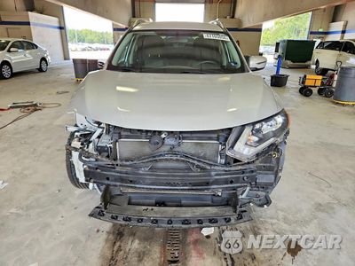 Piąte zdjęcie samochodu w środku: 2017 NISSAN ROGUE SV VIN:KNMAT2MT1HP504510 - miniatura