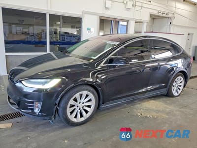 2017 TESLA MODEL X 5YJXCBE2XHF049392 - główne zdjęcie licytacji z USA - miniatura