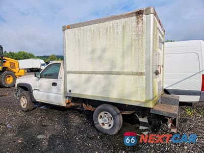 Drugie zdjęcie samochodu z przodu: 2005 CHEVROLET SILVERADO C2500 HEAVY DUTY VIN:1GBHC24U65E140670 - miniatura