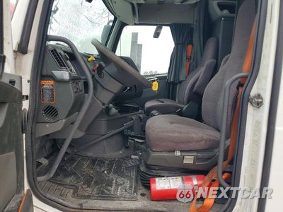 Zdjęcie 7 z 14 samochodu: 2023 VOLVO VNL SEMI TRUCK VIN:4V4NC9EHXPN319715 - miniatura