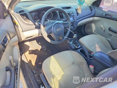 Zdjęcie 8 z 12 samochodu: 2013 KIA FORTE LX VIN:KNAFT4A28D5673360 - miniatura