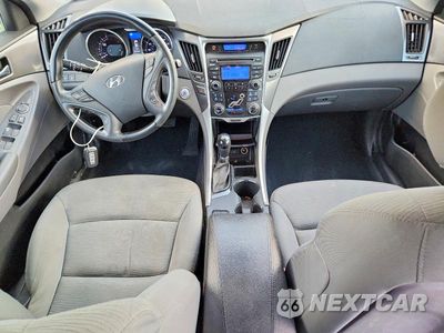 Zdjęcie 8 z 13 samochodu: 2012 HYUNDAI SONATA HYBRID VIN:KMHEC4A42CA042086 - miniatura