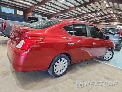 Trzecie zdjęcie samochodu z tyłu: 2018 NISSAN VERSA SV VIN:3N1CN7AP6JL877263 - miniatura