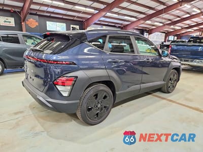 Trzecie zdjęcie samochodu z tyłu: 2026 HYUNDAI KONA SEL SPORT VIN:KM8HF3ABXTU443901 - miniatura