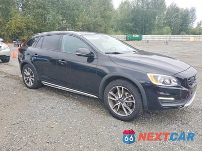 Czwarte zdjęcie samochodu z boku: 2016 VOLVO V60 CROSS COUNTRY PREMIER VIN:YV4612HK8G1003240 - miniatura