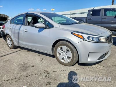 Czwarte zdjęcie samochodu z boku: 2017 KIA FORTE LX VIN:3KPFK4A78HE026551 - miniatura
