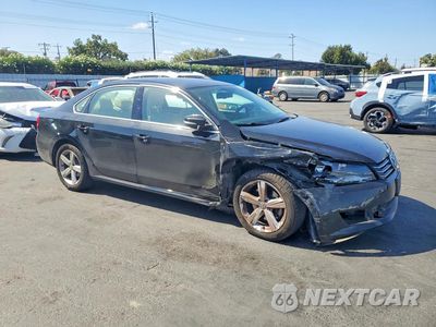 Czwarte zdjęcie samochodu z boku: 2014 VOLKSWAGEN PASSAT SE VIN:1VWBP7A38EC003558 - miniatura