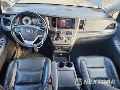 Zdjęcie 8 z 14 samochodu: 2017 TOYOTA SIENNA SE VIN:5TDXZ3DC1HS864512 - miniatura