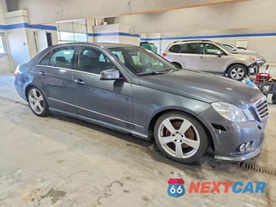 Czwarte zdjęcie samochodu z boku: 2010 MERCEDES-BENZ E 350 VIN:WDDHF5GB2AA047148 - miniatura