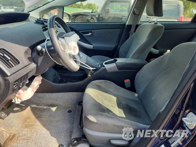 Zdjęcie 7 z 13 samochodu: 2014 TOYOTA PRIUS TWO VIN:JTDKN3DU8E0388319 - miniatura