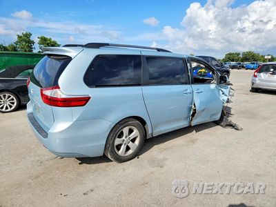 Trzecie zdjęcie samochodu z tyłu: 2016 TOYOTA SIENNA LE VIN:5TDKK3DC7GS714935 - miniatura