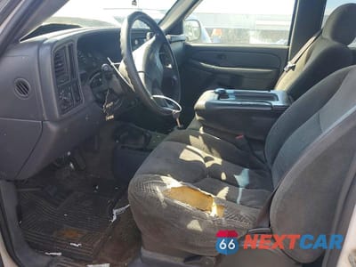 Zdjęcie 7 z 11 samochodu: 2005 CHEVROLET SILVERADO K2500 HEAVY DUTY VIN:1GCHK23UX5F828617 - miniatura