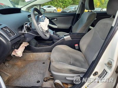 Zdjęcie 7 z 12 samochodu: 2013 TOYOTA PRIUS THREE VIN:JTDKN3DU5D5576622 - miniatura